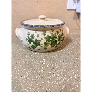 Vintage Style Ivy Leaf Ceramic Casserole Dish with Lid Blue Speckled Rim Cream
